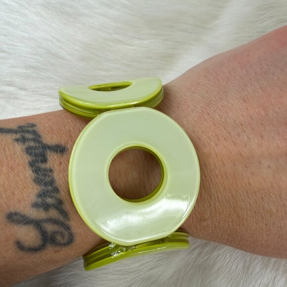 Lime Green Mod O Plastic Stretch Bracelet - Picture 3 of 4